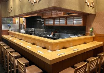 明治から続く伝統と革新の銀座寿司幸本店で、江戸前寿司の真髄を味わう