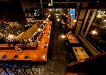 和モダン空間で味わう大山どりと新鮮刺身の絶品宴