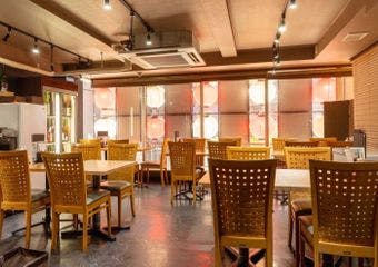 厳選された鮮魚と炭火焼料理を和の趣あふれる空間で、心ゆくまで味わうひととき