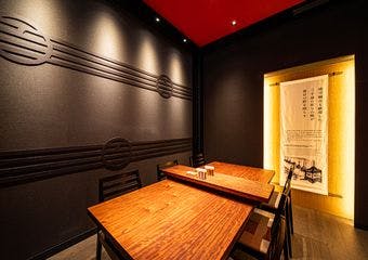 奈良という穏やかな土地を愛し、奈良で育った野菜や自慢の大和牛を日本のごちそう、すき焼きに込めて穏やかにおもてなしいたします。