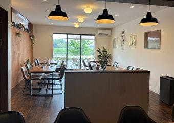 滋賀・南郷の地にひっそりと佇む、ローラスは、旬の食材と土鍋ご飯を楽しめる落ち着いたお店です。