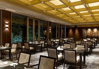 四季折々の食材を使った、和洋折衷の創作料理を優雅な空間で