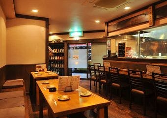 1本350円～で日本三大地鶏の比内地鶏を堪能できる焼鳥居酒屋。　下町の情緒が色濃く残る亀有で、席時間制限なくごゆるりとお楽しみいただけます。