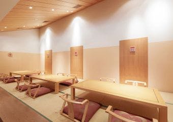 大切な席に選ばれる、格式ある本格和食。お食い初めやご家族のお集まりにも。