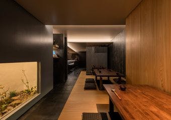 河原町駅から徒歩5分、カジュアルな空間で創作料理とお酒をじっくり味わう贅沢なひとときを