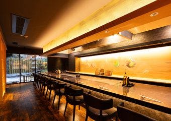 日本が世界に誇る和牛ブランド「神戸ビーフ」。神戸牛専門へのこだわりを調和した新しい神戸牛鉄板焼きをお楽しみいただけます。