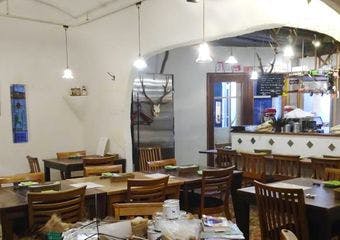 北摂の自然を味わうジビエ専門店で、厳選イタリアンと自然派ワインを堪能