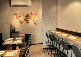 地域最大級の日本酒の品揃え！　日本料理の繊細な手仕事をお手頃価格で堪能できる、酒好きが集う隠れ家。　ゆったりおくつろぎください。