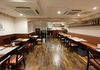 ナポリをイメージした本格的なイタリアンピザ・パスタを