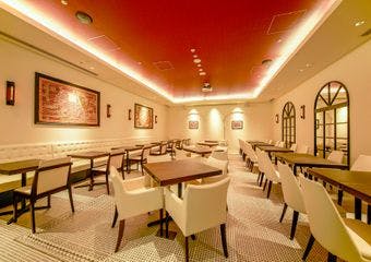 現代的で洗練された空間で、TOKYOらしい感性が光るシーフードイタリアンを、心ゆくまでご堪能ください。