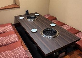 落ち着いた雰囲気で特選黒毛和牛を堪能する贅沢な時間をお過ごしください