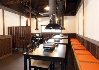 長年培った目利きで本物の肉の美味しさを追求することで質の高いお肉・ホルモンを味わえる焼肉店です。