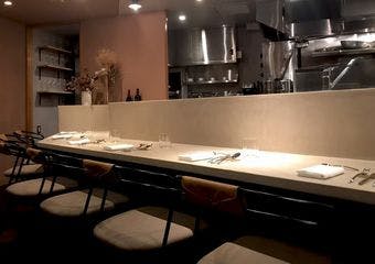 名店出身のシェフが織りなす、旬の食材を活かした本格イタリアンをカウンターで堪能