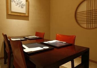 大手町駅から1分、伝統の和食を完全個室で心ゆくまで堪能できる懐石料理店。
東京メトロ大手町駅C8/C11/C12出口　直結（徒歩1分）
