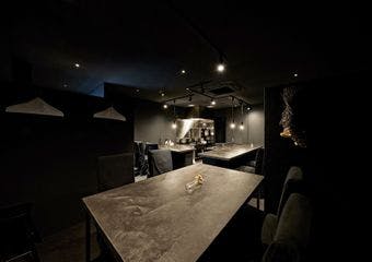 誰かと誰かが火、すなわち、食事をはさめばそこは素敵な場所にそこは素敵な時間になるという想いで食事を提供いたします。