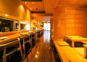 広島ならではの食材と自然調味料にこだわった、旬の魅力に満ちた料理を堪能