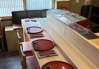 季節のネタと店主の心が織りなす、隠れ家で味わう一貫の贅沢