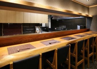 富山湾の幸と旬を味わう。職人の技が光る、和食の粋を愉しむ大人の隠れ家。