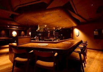 厳選和牛とソムリエ厳選のお酒を楽しむ、都会の隠れ家レストラン