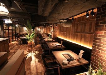 ダウンライトの優雅な輝きが出迎える、特別なひとときをここで