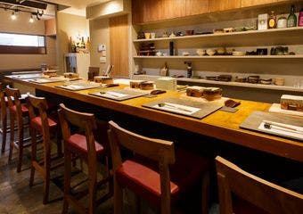 新福島駅から1分で旬のお鮨と厳選されたお酒を心ゆくまで楽しめる場所