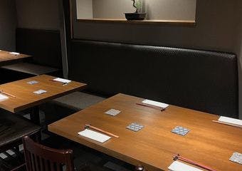 路地裏の隠れ家で旬の味。