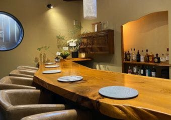 発酵とsustainableをテーマに薪で火入れした料理をお愉しみいただけます。