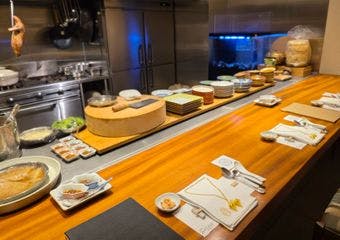 本場の味と一流シェフの技を目の前で体験

