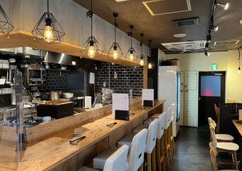 日本全国の厳選日本酒を100種常備する目黒の隠れ家で心安らぐひとときを