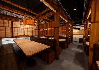 厳選された和牛や神戸牛を心ゆくまで堪能できるすき焼きをご用意しております。