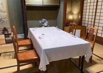 落ち着いた和の趣で味わう、村上の四季と職人の一皿。