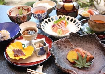240年の歴史を紡ぐ老舗料亭で、新潟の旬を堪能する特別なひとときを