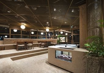 福山駅からわずか2分で出会う、幻の神石牛と上質食材の贅沢な時間を