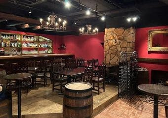 スペイン語で「港の居酒屋」という意味のお店です。名のとおり地中海スペインの美味しい魚介料理、相性の良いワインをお客様のお口にお届けします。