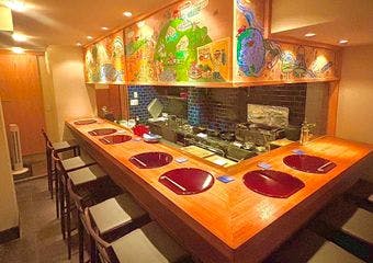 銀座の路地裏に佇む隠れ家。四季折々の旬魚旬菜を活かした、五感で楽しむ本格和食を心ゆくまで