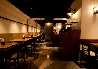 新鮮牡蠣と厳選ワインの絶妙なハーモニーを楽しむ夜をどうぞ