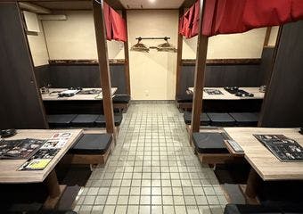 上品なふぐと鮮やかなかに刺しが織りなす和の贅沢を、落ち着いた個室空間で心ゆくまで堪能するひと時