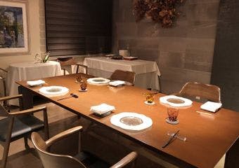 欧州の良質な食材、国産の旬魚や季節野菜を使用。季節を愛でるフレンチを堪能できる隠れ家レストラン