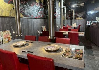 都会の喧騒から離れ、落ち着いた雰囲気で心ゆくまで和牛を味わう。