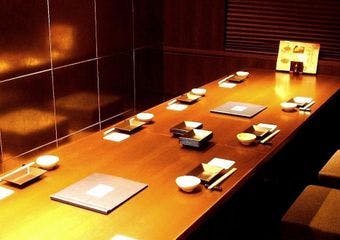 東京駅からすぐの和モダン空間で楽しむ、落ち着いた個室での贅沢なひとときを