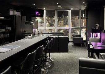 住所非公開の隠れ家レストランで、季節の味覚と美しい夜景を堪能