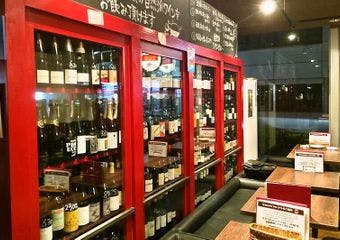 ブラッスリーブーは、西梅田で10年以上愛される、「自然派ワイン」と「ワインに寄り添う料理」のカジュアルレストランです。