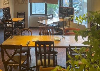 季節の恵みとトスカーナの味わいを楽しむ隠れ家レストラン