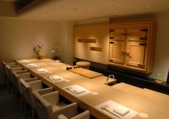 銀座の隠れ家で珠玉の江戸前鮨。心豊かなひとときを。