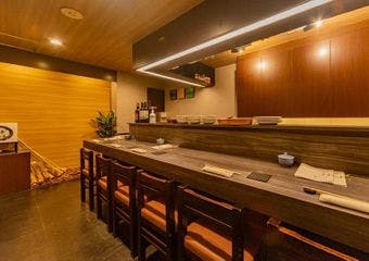 和モダンな空間で新たな味の発見を、すすきの駅からわずか3分の隠れ家