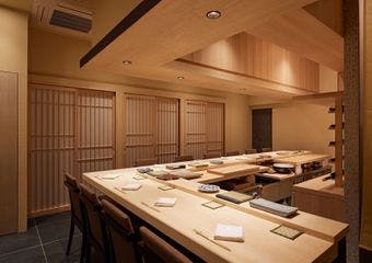 江戸前鮨と日本酒が奏でる至福のひととき、吉祥寺駅から徒歩5分で味わえます