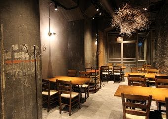 大阪梅田の高架下で味わう本格タッカンマリ食べ放題 極上スープに癒されるひとときを