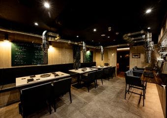 隠れ家の和牛専門店で、深夜の贅沢を堪能しませんか。アットホームな雰囲気でお待ちしています