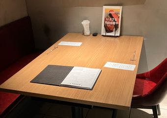 幻の和牛を堪能できる焼肉スタイル、竹の谷蔓牛といぶさな牛の旨味を味わう