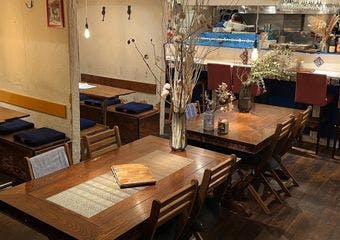 エーゲ海を彷彿とさせるお洒落な空間で極上のA5和牛やイタリアンを堪能